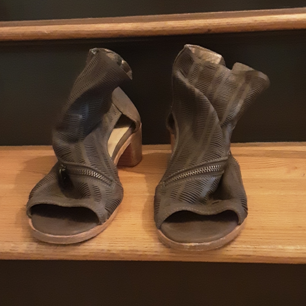 Baske booties